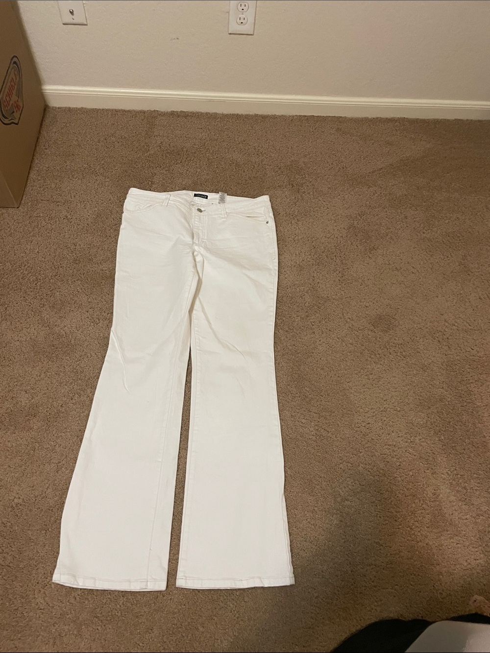 Tahari White High-Rise Jeans